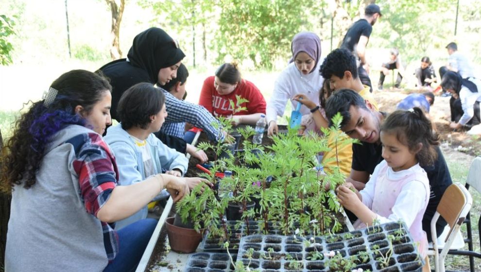 Engelli Çocuklar Bahçe Terapisiyle Toprakla Buluştu