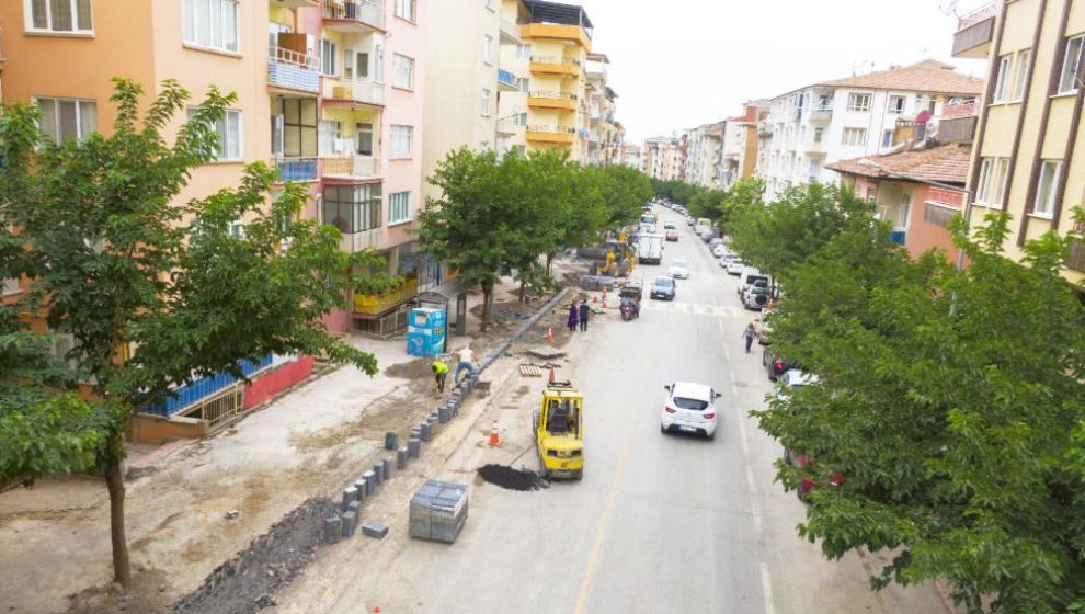 İpek Caddesinde Yenileme Çalışmaları Yapılıyor