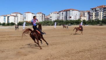 Atlı Cirit Gösterileri Renkli Görüntülere Sahne oldu