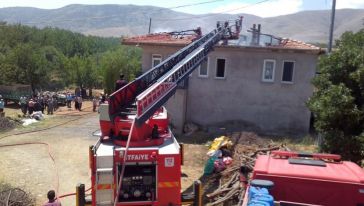 Çatı Yangını Hasara Neden Oldu