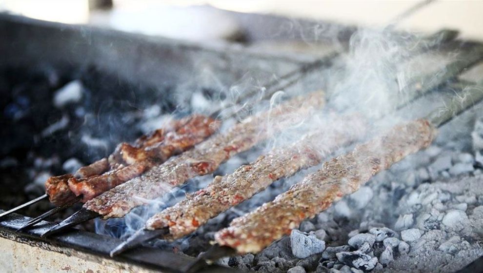 Seyyar Tezgahlardaki Tescilli Lezzet: Adana Kebabı