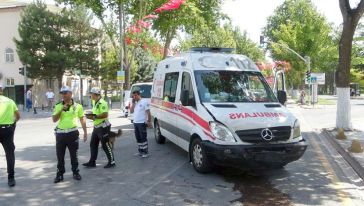 Ambulansla Otomobil Çarpıştı, 1 Yaralı..