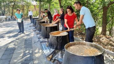 Arapgir'de Aşure Kazanları Kaynadı