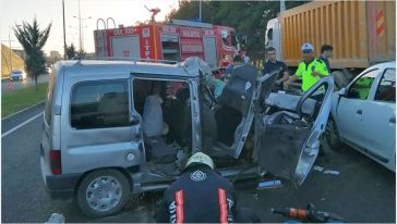 Üç Araç Birbirine Girdi, 4 Yaralı Var..