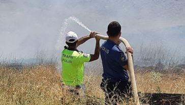 Yangına Müdahaleye Polisler de Destek Verdi