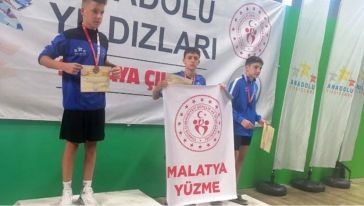 Yüzücüler Şampiyonada 4 Madalya Aldı