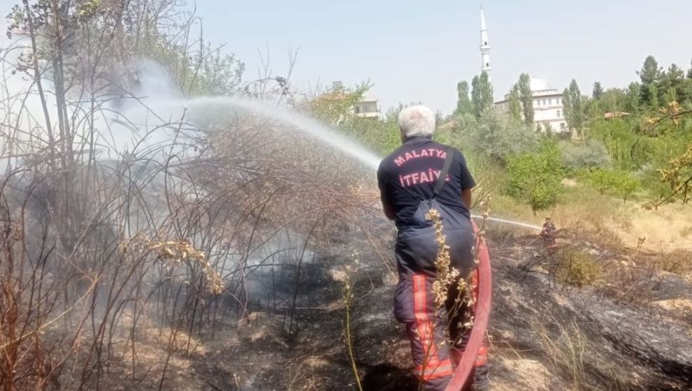 Eskimalatya'da Bahçede Yangın Çıktı