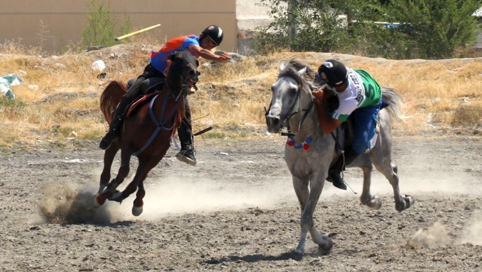 Yazıhan Atlı Cirit Sporcuları Erzincan'da Yarıştı