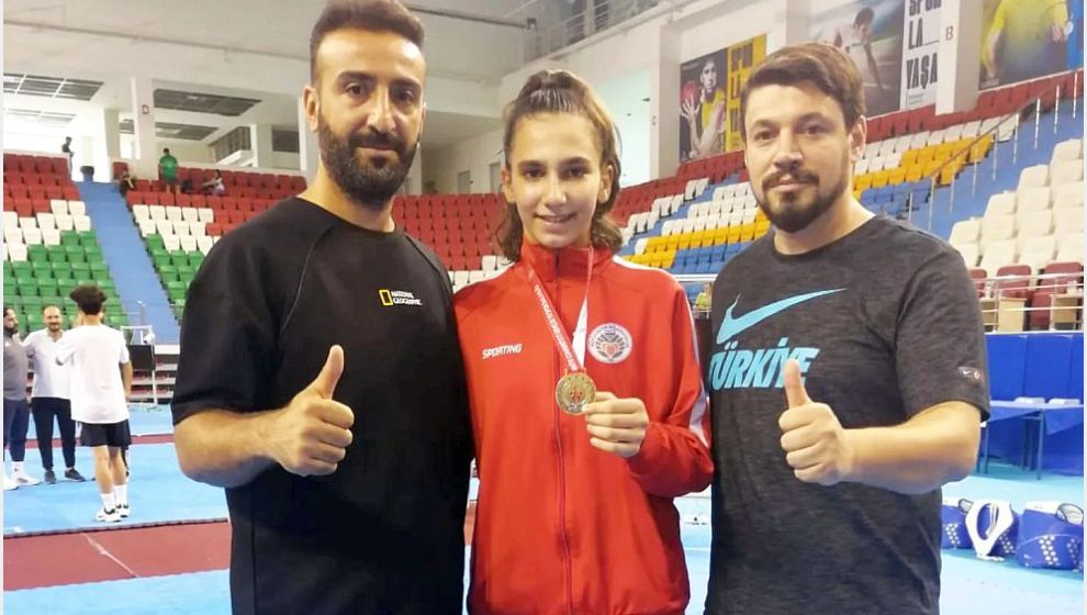 Zeynep, Tekvandoda Türkiye Şampiyonu Oldu