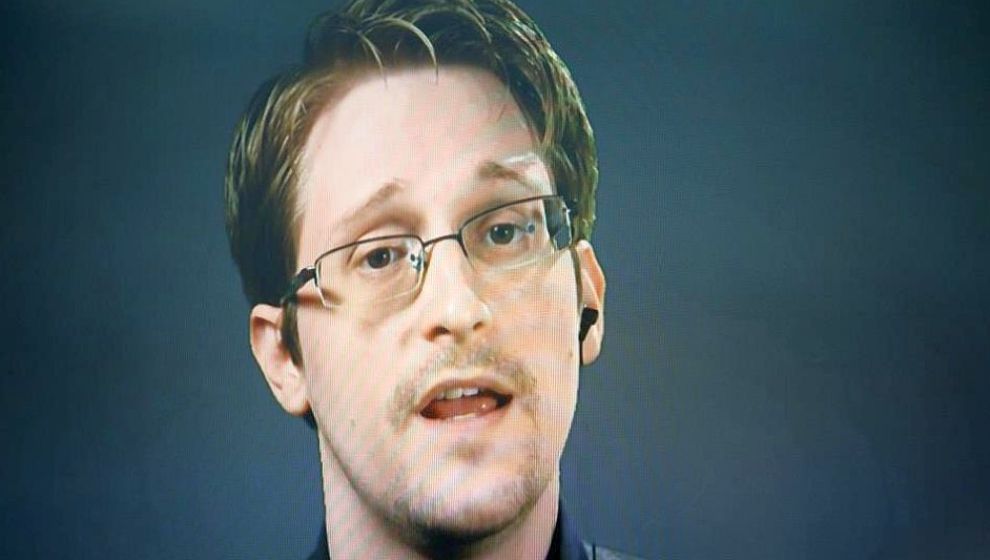 Putin, ABD'nin En Gizli Belgelerini Sızdıran Snowden'e Vatandaşlık Verdi