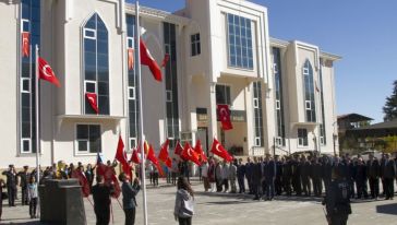 İlçelerde Cumhuriyet Bayramı Kutlanıyor