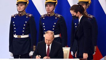 Putin, Ukrayna'nın Bazı Bölgelerinin İlhak Kararını İmzaladı