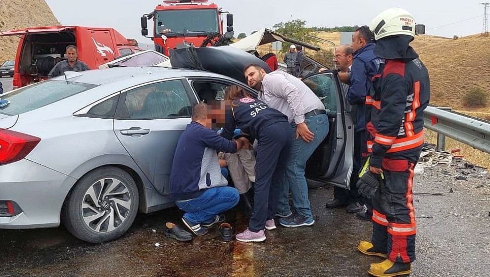 Trafik Kazasında 1 Ölü, 4 Yaralı