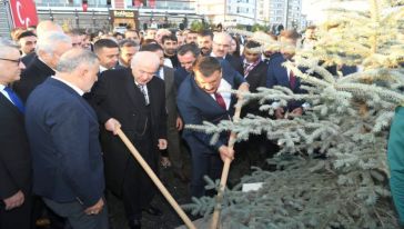 Gürkan, Elazığ'da Bahçeli İle Birlikte Fidan Dikti