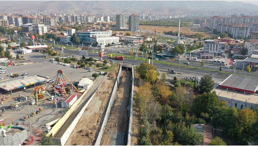 'Barguzu Kanalboyu Park'ta Çalışmalar Sürüyor