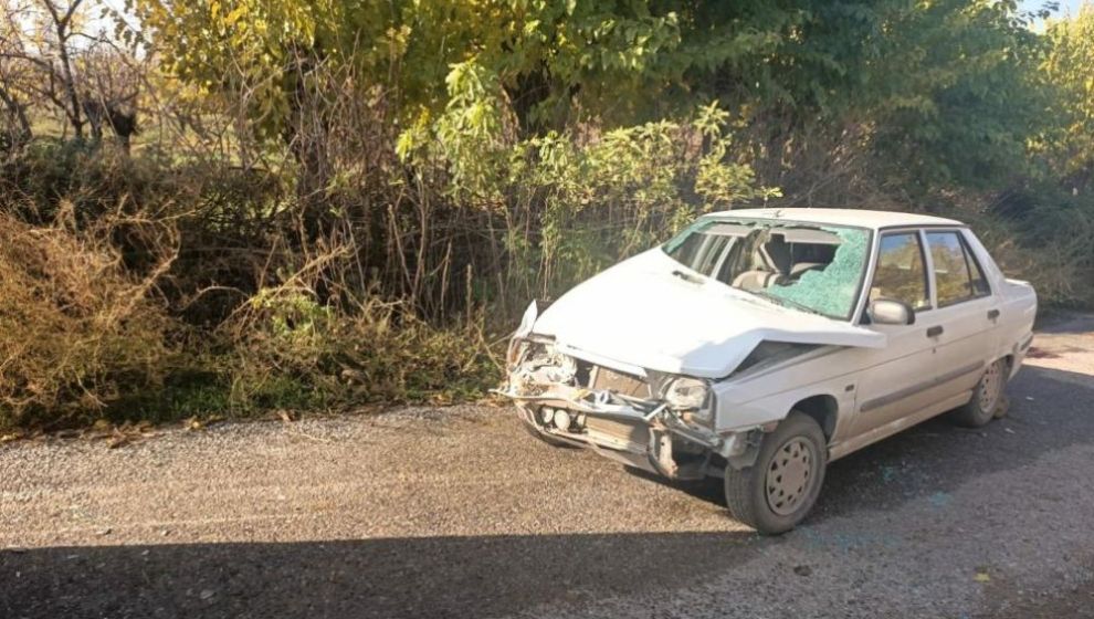 Belediye Otobüsü İle Çarpıştı