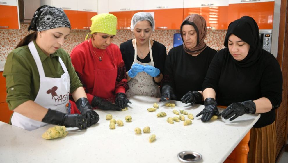 Büyükşehir'in Kursunda Pastacılığı Öğreniyorlar