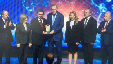 Prof.Dr. Bereketoğlu, Ödülünü Cumhurbaşkanından Aldı