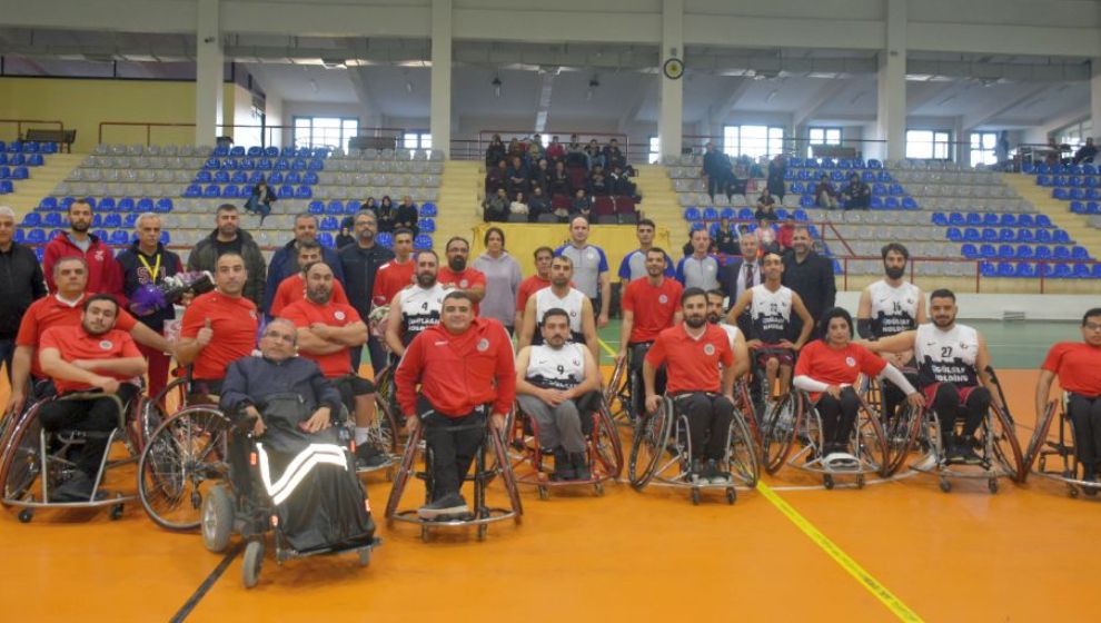 Büyükşehir Tekerlekli Sandalye Basketbol  Takımı Yendi
