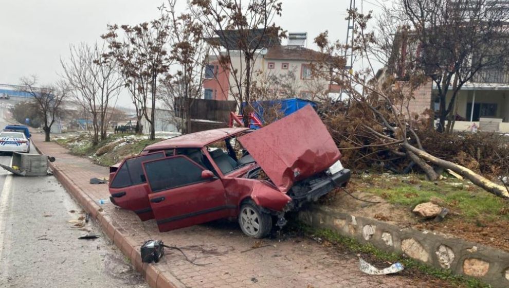 Havalimanı Yolundaki Kazada 2 Kişi Yaralandı