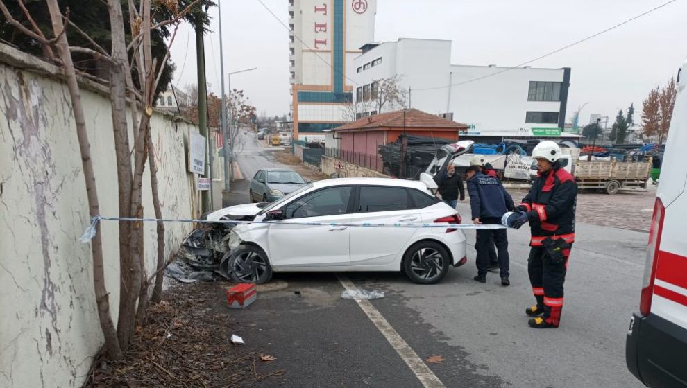 Huzurevi'nin Duvarına Çarptı, Yaralandı