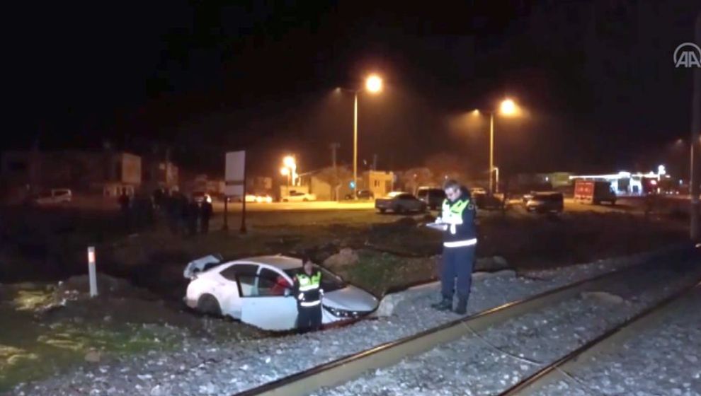 Malatya'ya Gelmekte Olan Tren Çarptı, 2 Yaralı