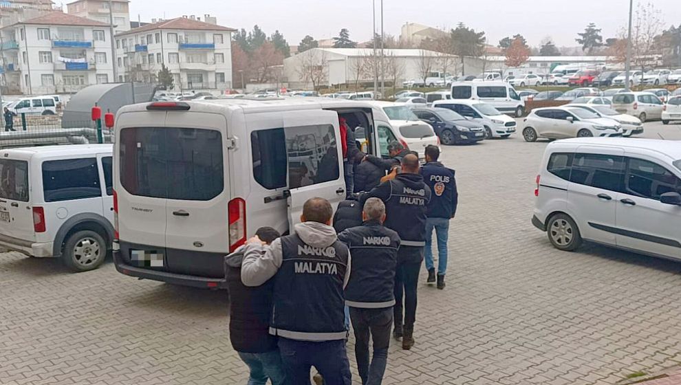 Narkotik Polisin Yakaladığı 16 Torbacıya Tutuklama