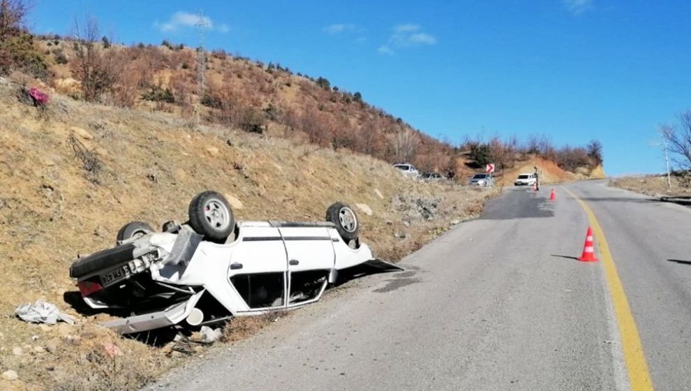 Otomobil Devrildi, 2 Yaralı Var