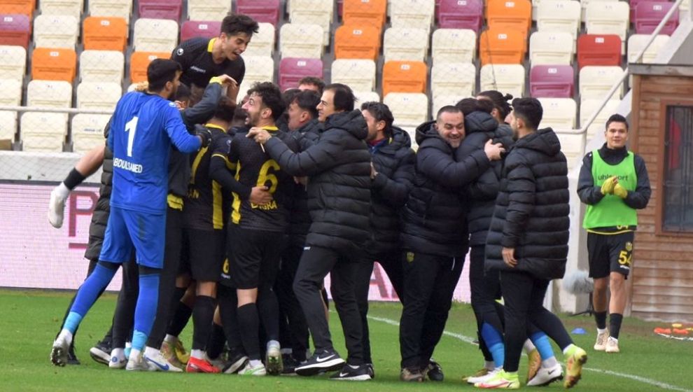 Yeni Malatyaspor, 10 Kişiyle Lideri Devirdi:2-1