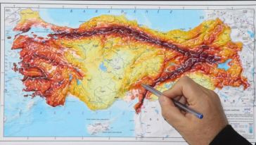 '7,7'lik Depremin Şiddeti 11 İken 7,6'lıkta 10 Oldu'