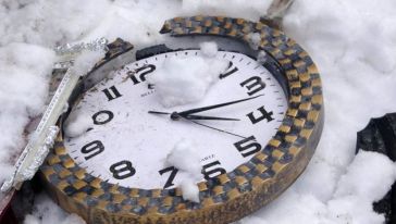 Saat Tam O Anda Durdurdu!