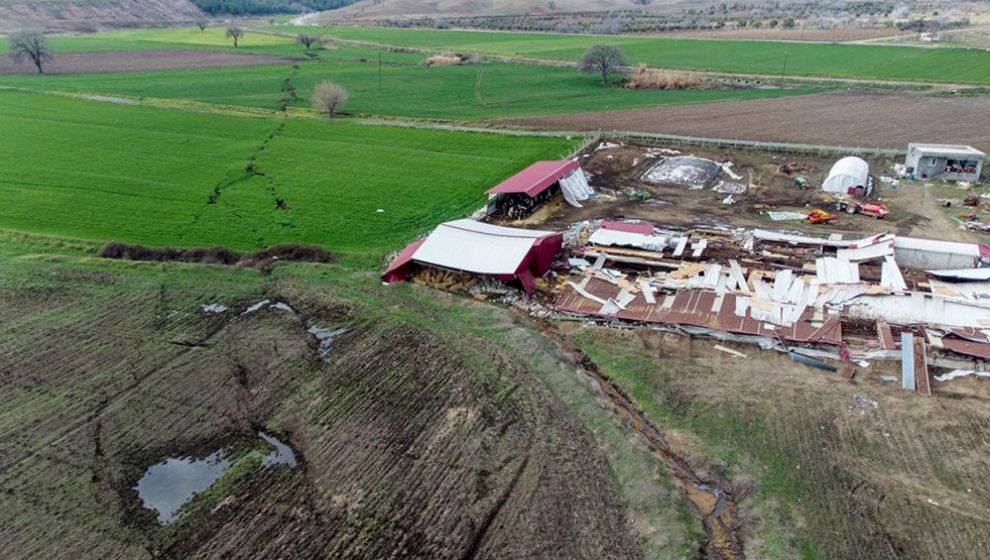 Bakanlık, Deprem Mağduru Çiftçiye Destek İçin Kırsalda