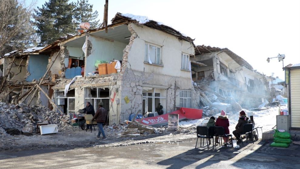 Doğanşehir'de Deprem Yaraları Sarılmaya Çalışılıyor