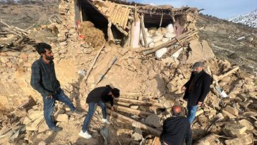 'Depremde 10 Bin Civarında Hayvan Telef Oldu'