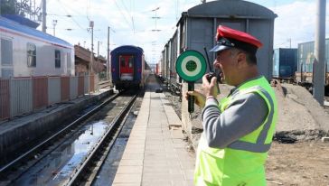 Tren Garı Depremin Ardından Hem Evi Hem İş Yeri Oldu