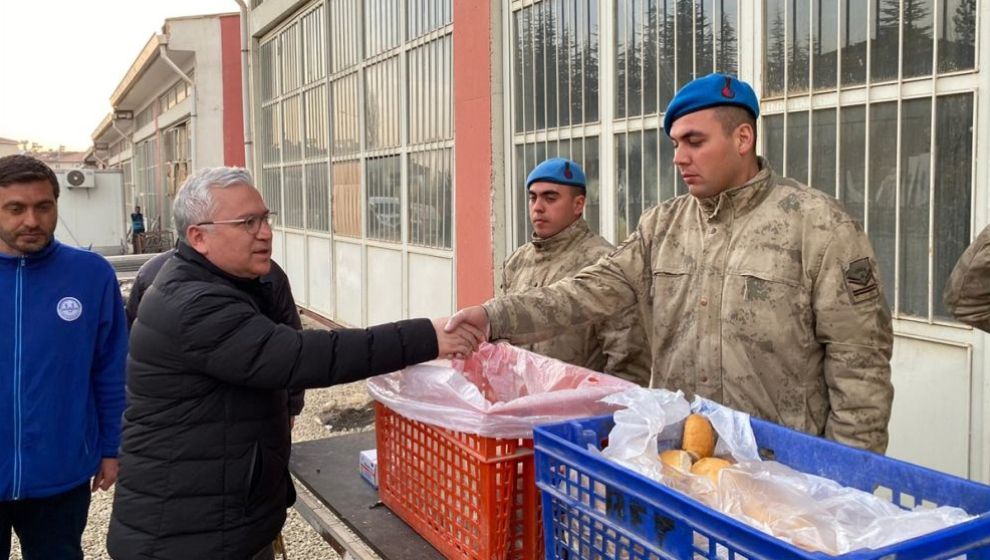 Askerler Doğanşehir'de Ekmek Üretiyor