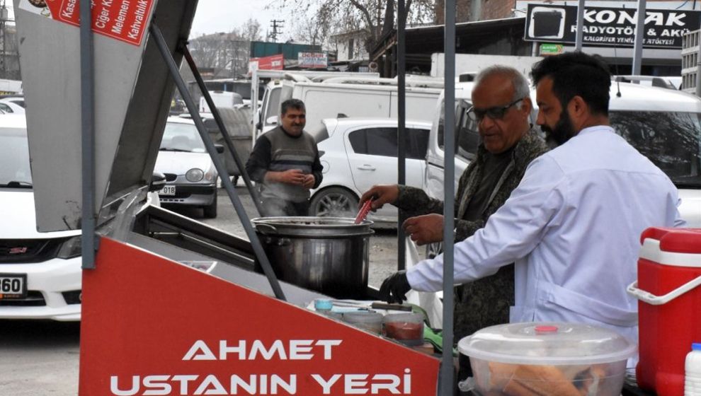 İş İnsanı, Oğluyla Seyyar Köfteciliğe Başladı