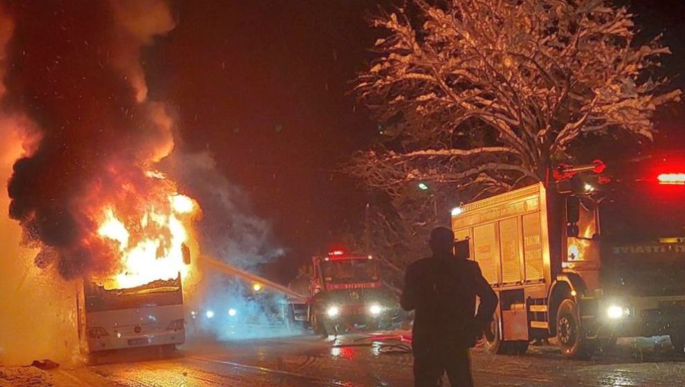 Malatya'da Görevlendirilen Polislerin Bulunduğu Otobüs Yandı