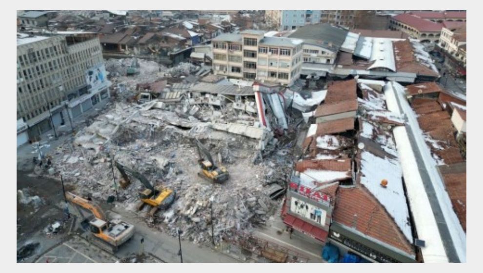 Malatya'da Yıkılan Binalarda Delil Toplanması İşlemi Sürüyor