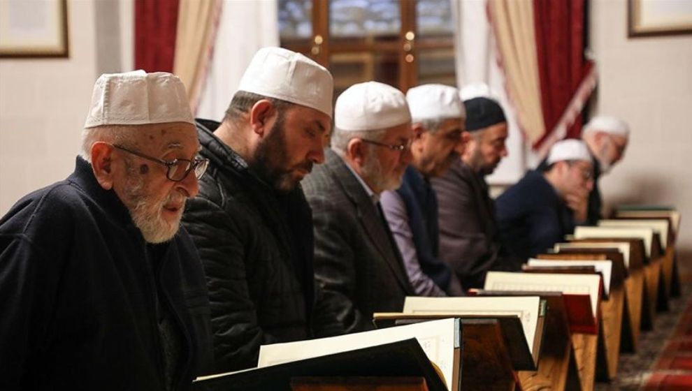 Somuncu Baba Külliyesi'nde Mukabele Geleneği Sürüyor