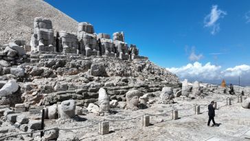 Depremlerden Etkilenmeyen Nemrut Dağı Ziyaretçilerini Bekliyor