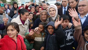 Emine Erdoğan Depremzedelerle Bir Araya Geldi