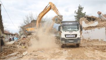 "İkinci Deprem Mahalledeki Evlerin Tamamını Yıktı"