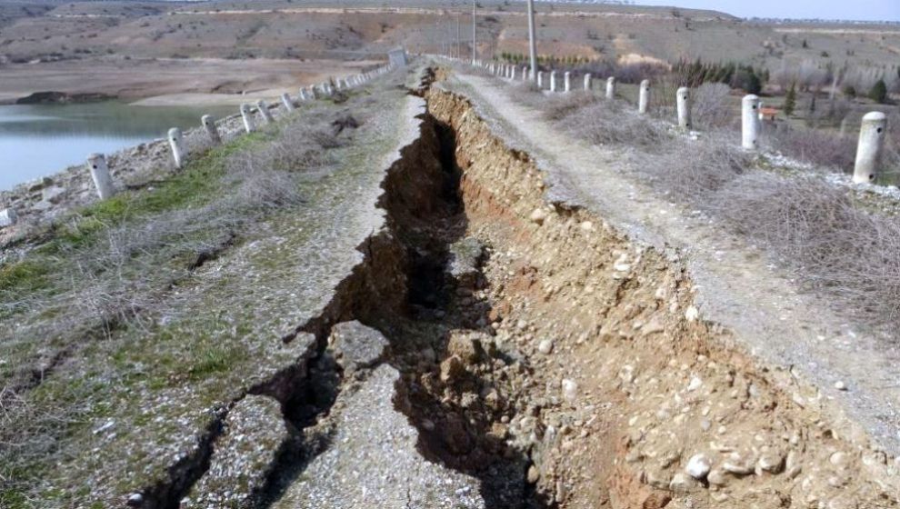 Bakana Depremde Hasar Gören Sultansuyu Barajı Soruları