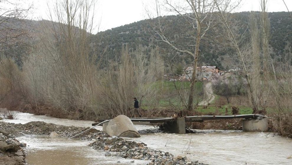 Selde Hasar Gören Köprü Onarılıyor