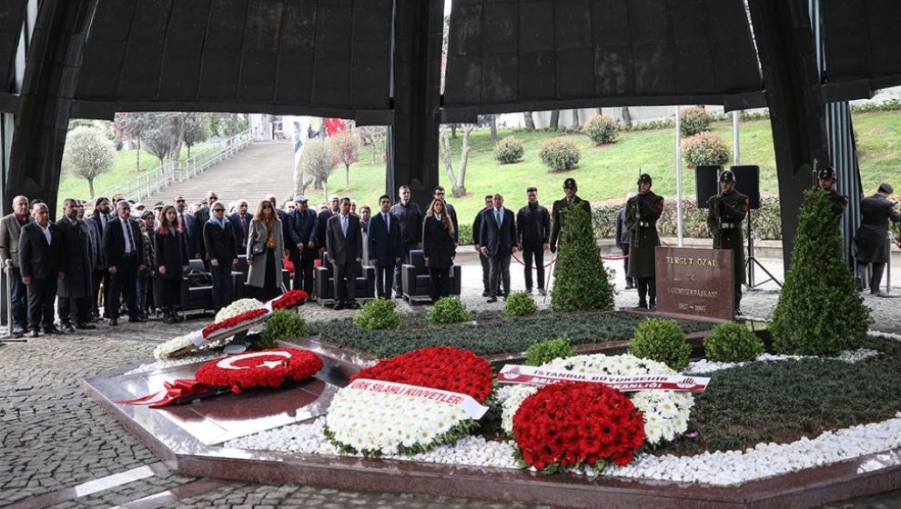 Turgut Özal, İstanbul'daki Kabri Başında Anıldı