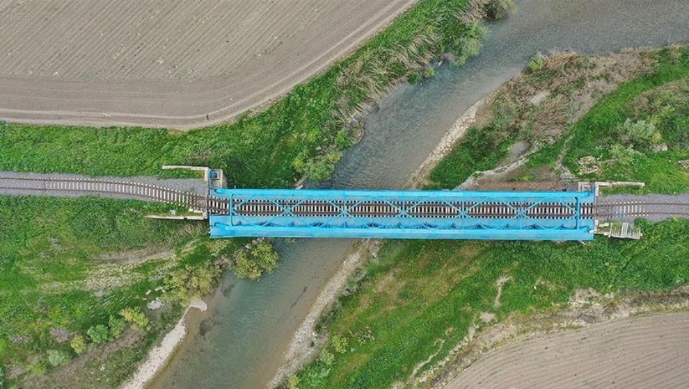 Demiryolunda Depremin Kaydırdığı Demir Köprü
