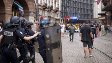 Fransa'da Bir Gencin Polis Kurşunuyla Ölümü Ülkeyi Karıştırdı
