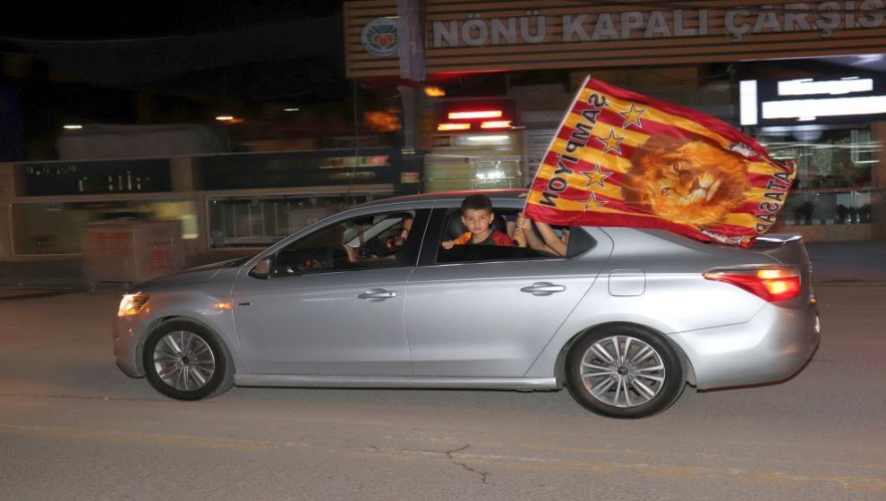 Galatasaray'ın Şampiyonluk  Gecesine Sönük Kutlama