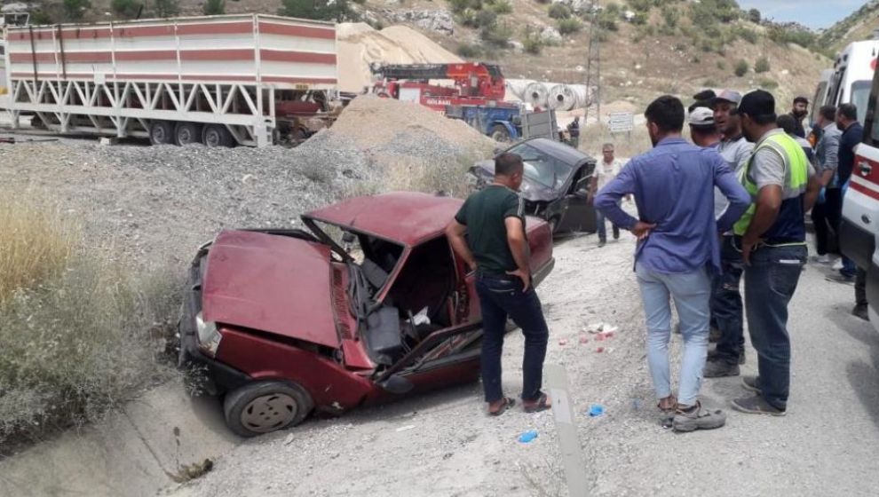 Malatya Plakalı Otonun Karıştığı Kazada 3 Yaralı